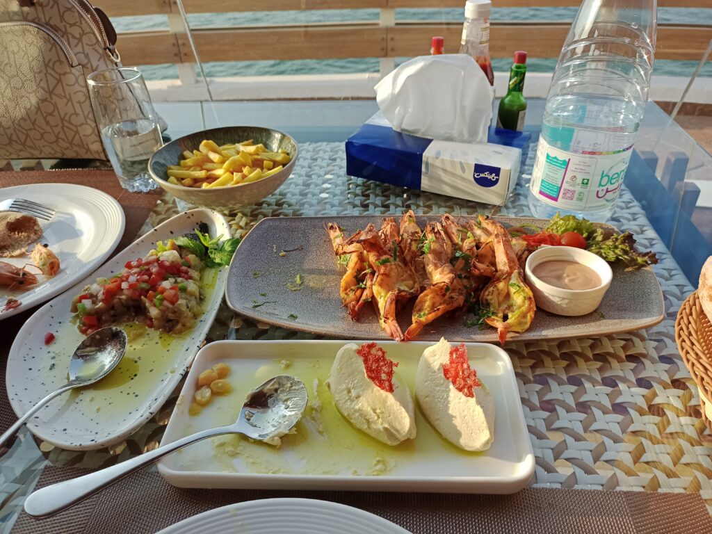 صور من مطعم السقالة في جدة
